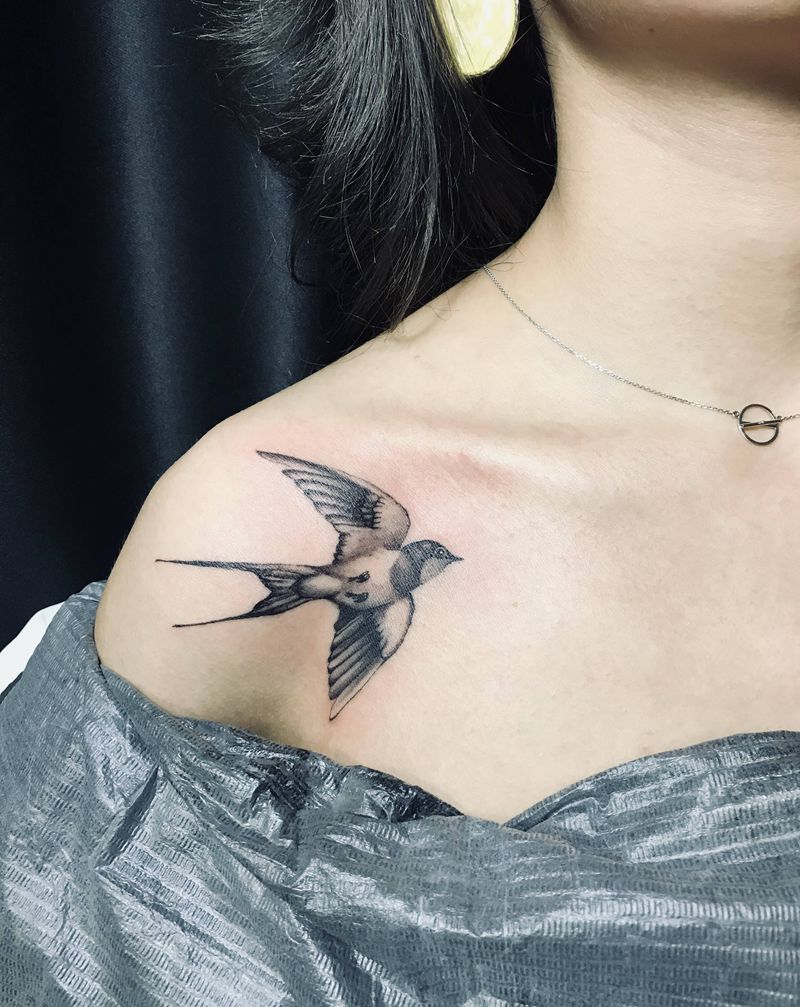 燕子纹身图片_颈部胸部欧美写实纹身图案