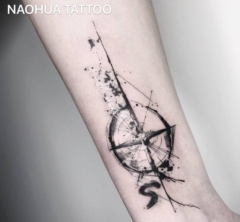 指南针纹身图片_手臂图腾点刺纹身图案