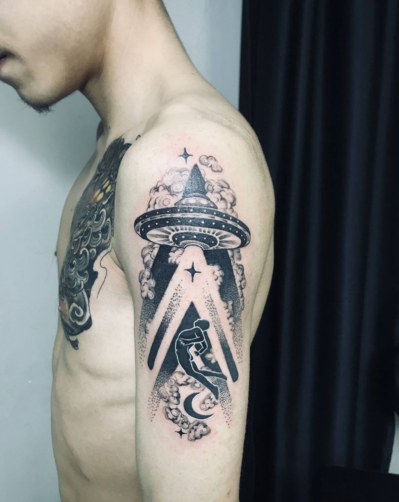 UFO纹身图片_手臂点刺纹身图案