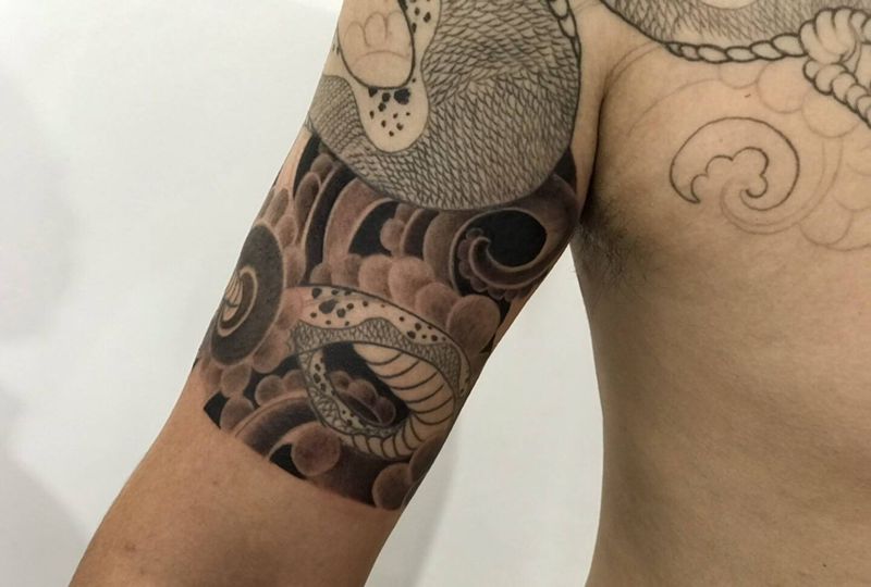 今日作品更新#半胛未完进度中…纹身图片_手臂胸部老传统蛇半胛纹身图案