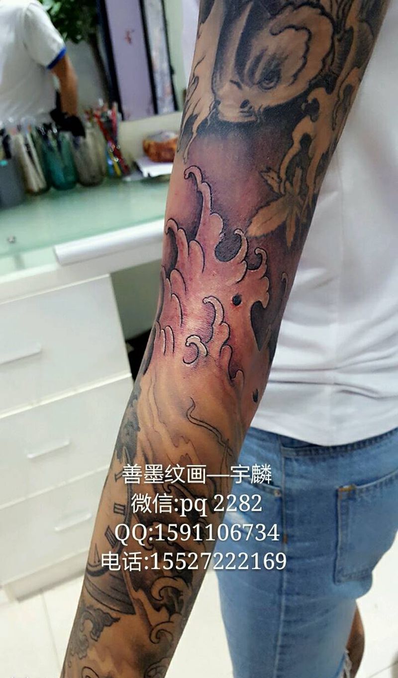 手绘花臂连接纹身图片