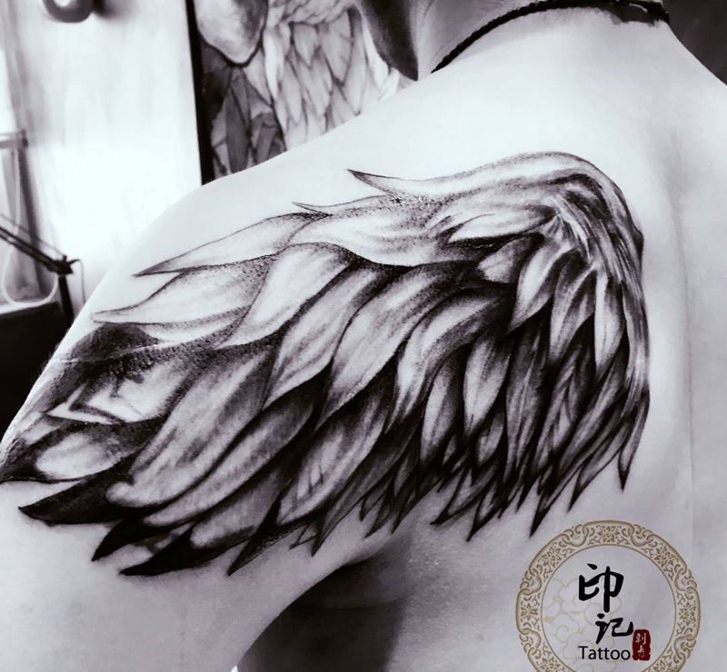 原创纯手绘翅膀纹身图片_成品手臂肩部欧美写实原创动物纹身图案