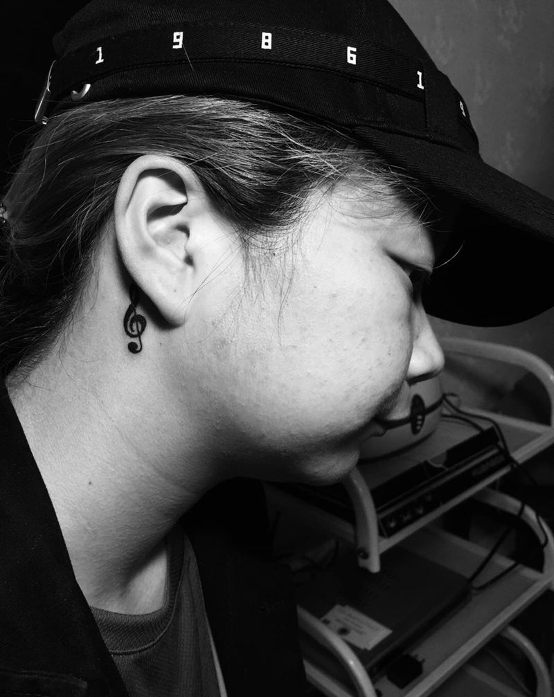 今日刺青：喜欢音乐 安静的妹纸纹身图片