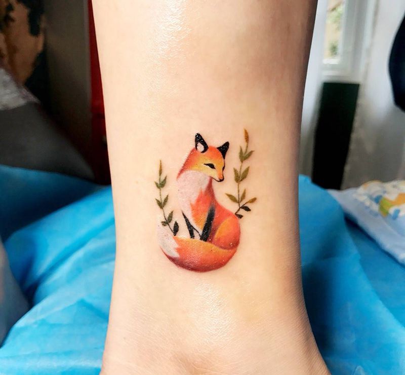 狐狸狐狸纹身图片_清新动物腿部纹身图案