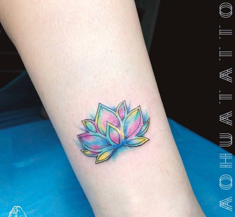 遮盖彩莲纹身图片