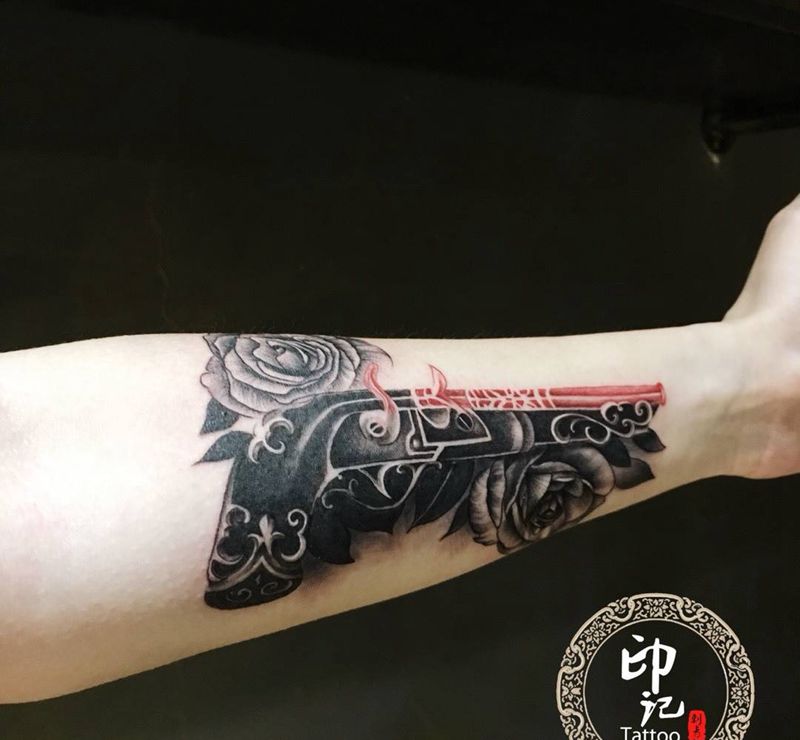 枪花纹身图片