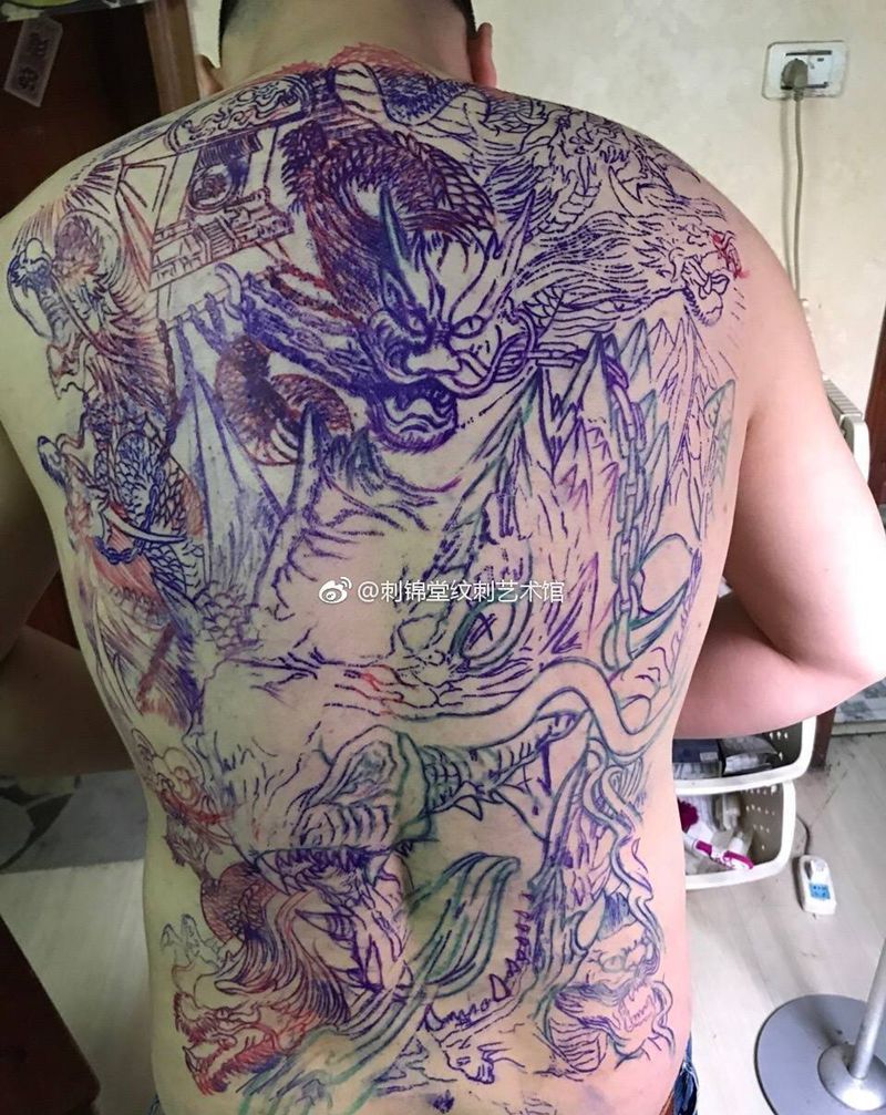 今日作品更新：九龙拉棺 水线走完 期待上色哦纹身图片