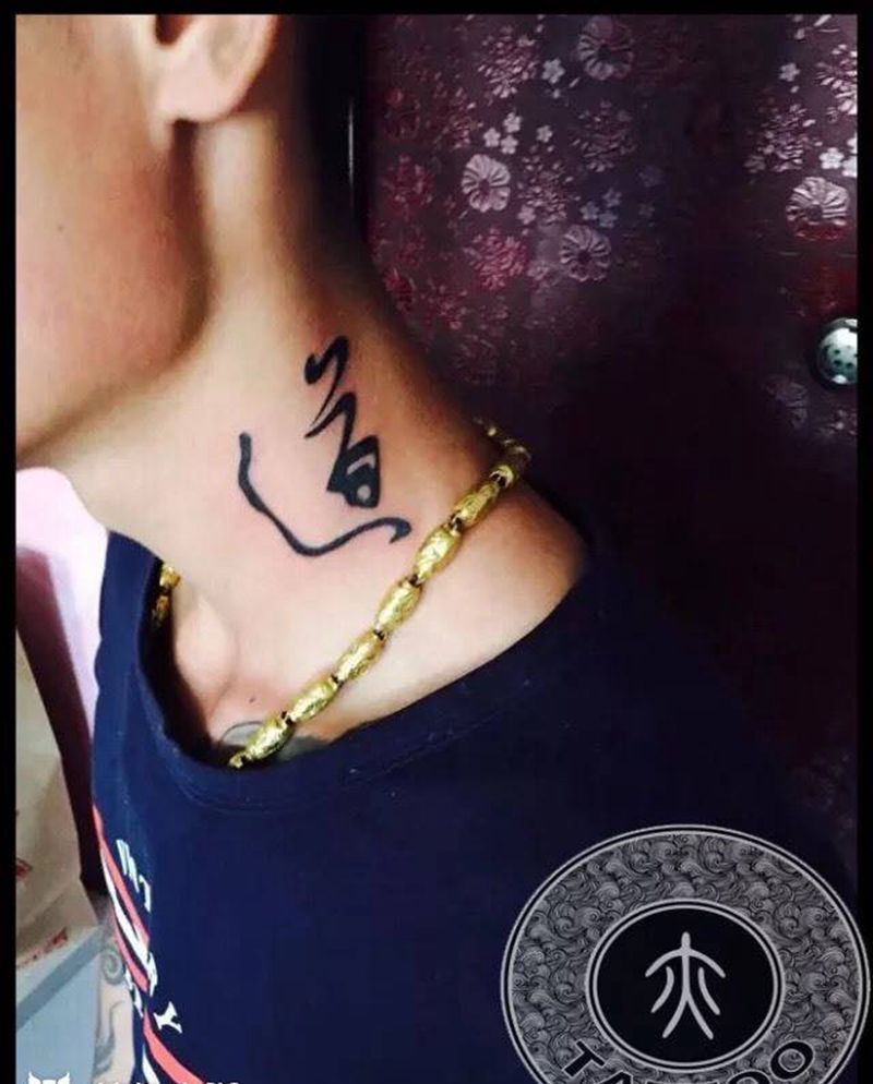 字纹身图片_颈部字符纹身图案