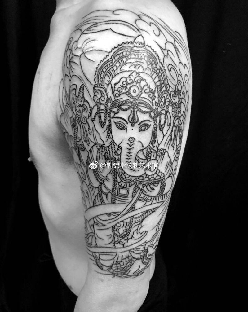 线条进度70%，2018第一个设计作品：8背象神。纹身图片