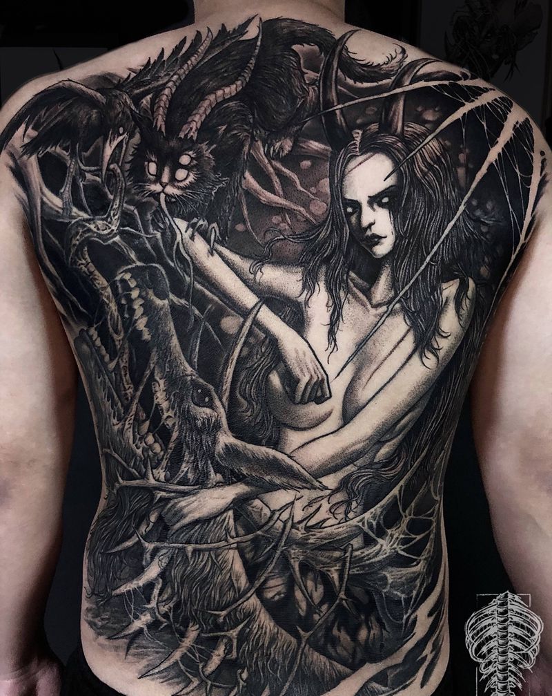 悲悯纹身图片_背部暗黑纹身图案