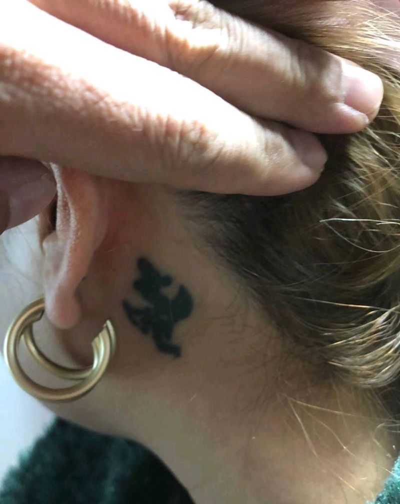 花遮盖纹身图片_颈部水彩几何纹身图案