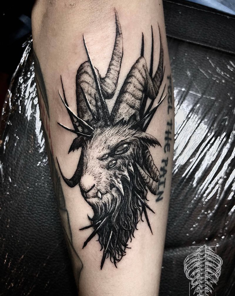 暗黑羊头纹身图片_手臂暗黑羊纹身图案