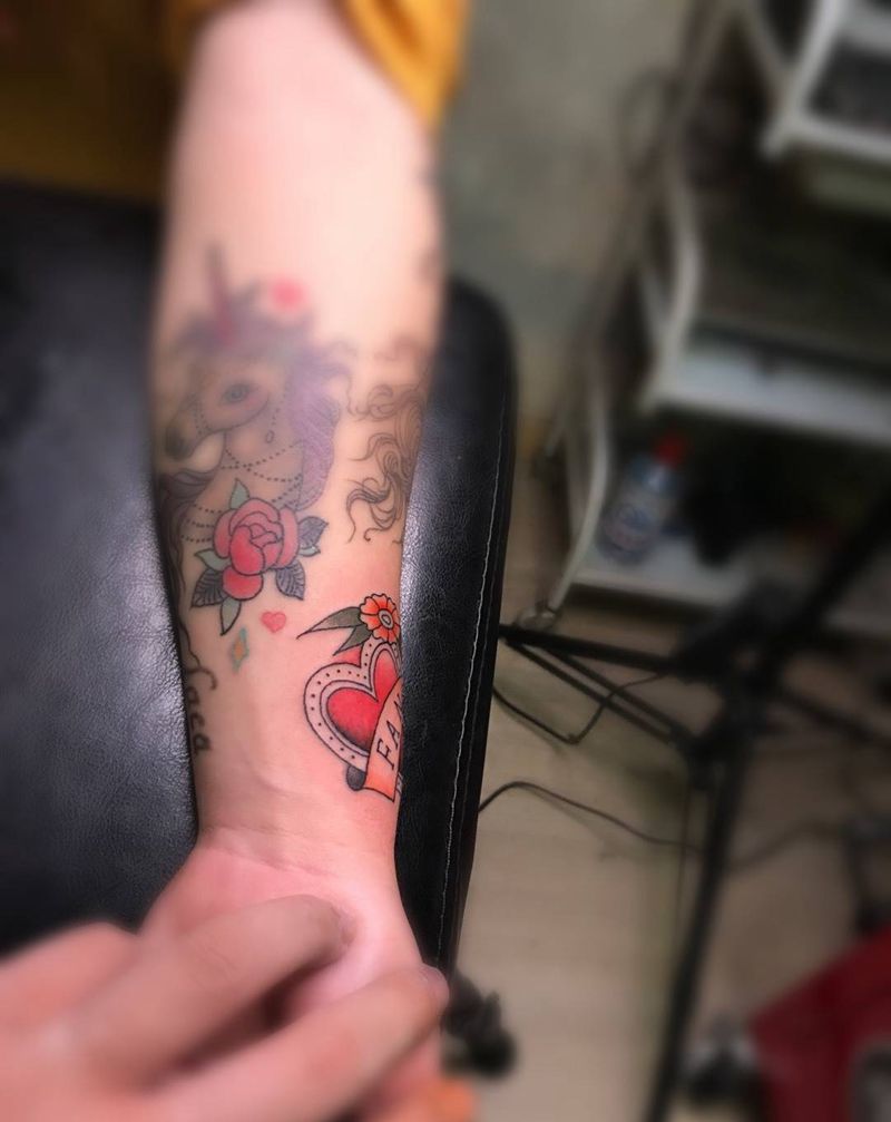 今日作品更新：#oldschool纹身# 爱心纹身#纹身图片