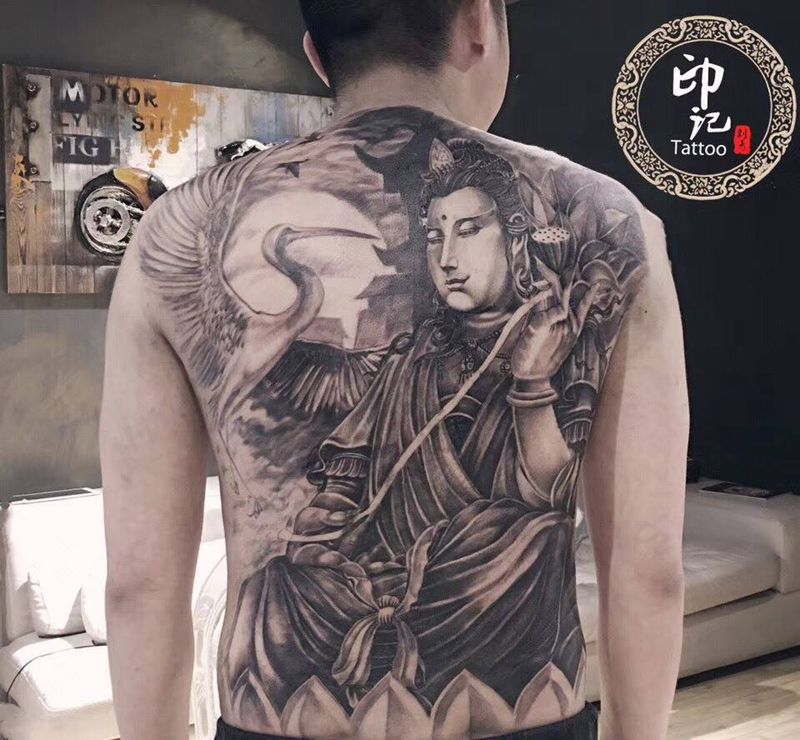 满背菩萨纹身图片