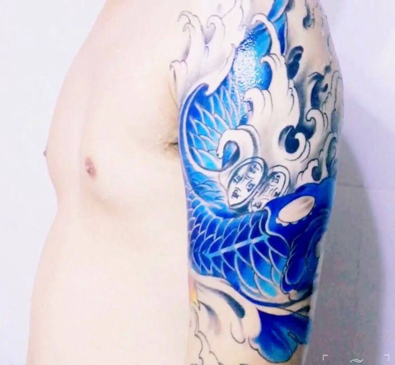 鲤鱼洗澡纹身图片_传统纹身图案