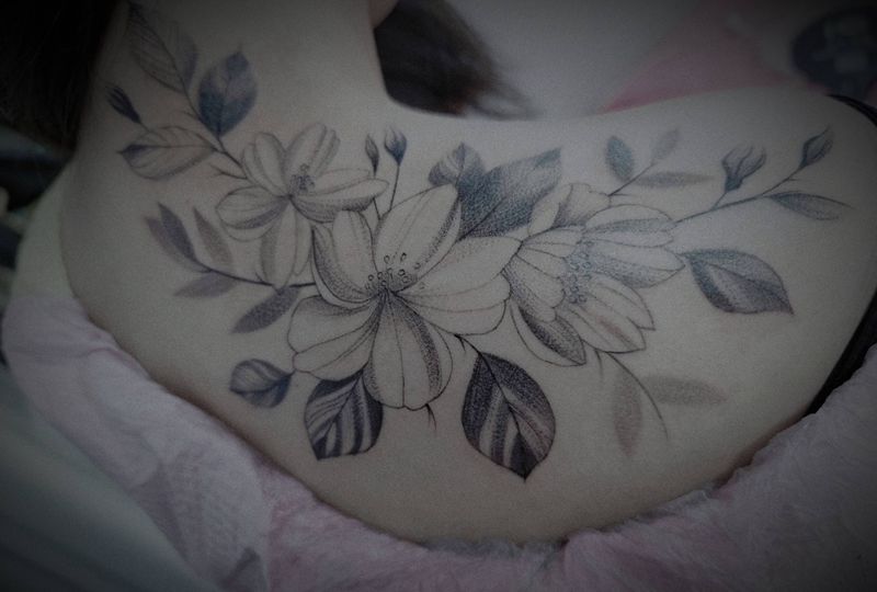 素花纹身图片_肩部纹身图案