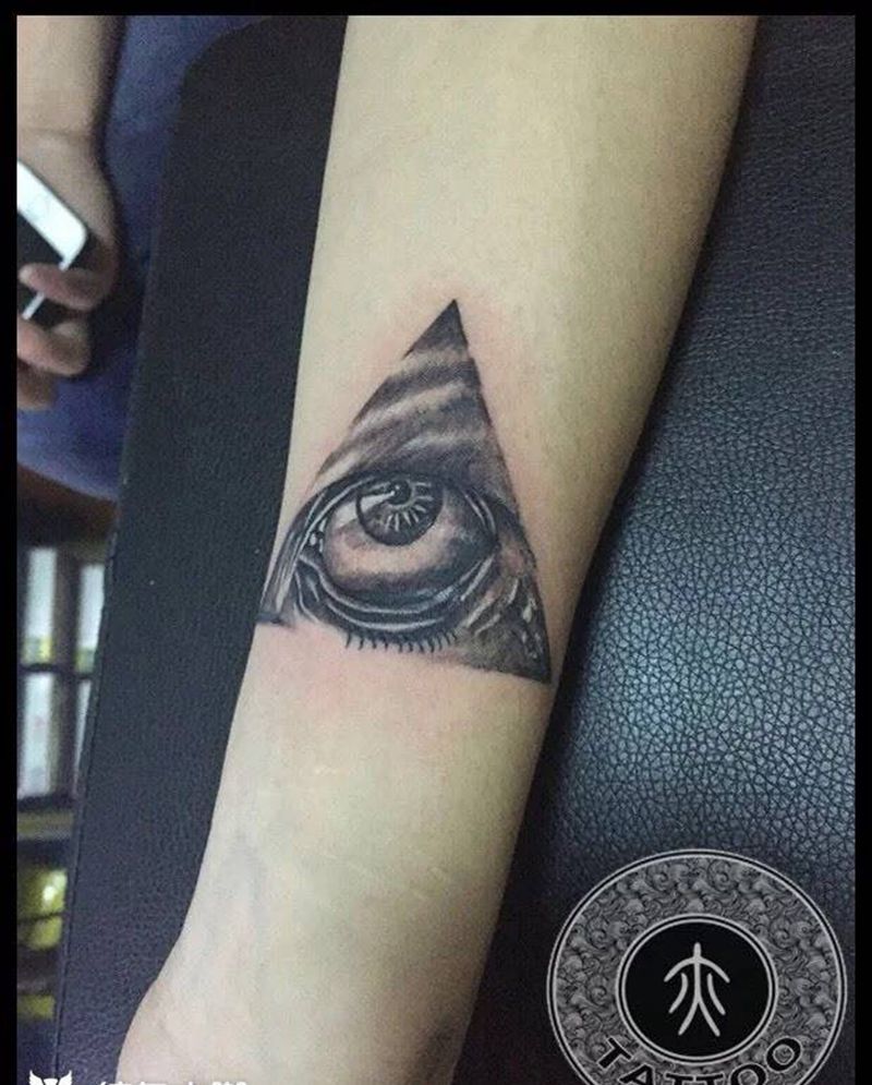 上帝之眼纹身图片_手臂欧美纹身图案