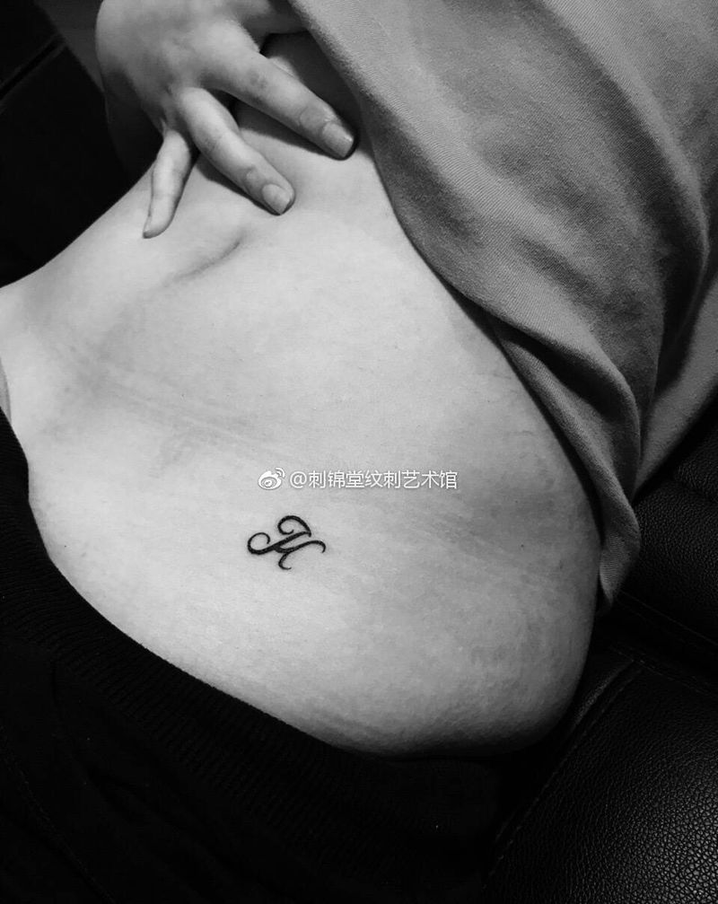 今日作品：小清新“K”猜猜是哪位明星#武汉·武汉刺锦堂纹身工作室纹身图片