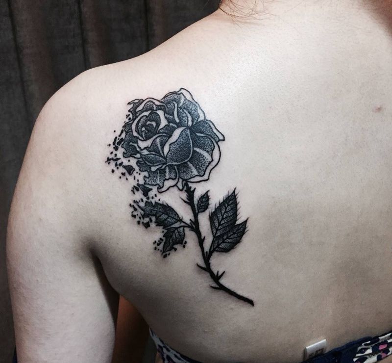 点刺玫瑰纹身图片