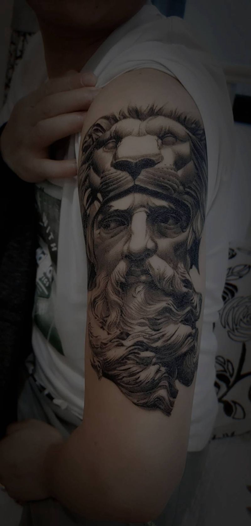 老头乐纹身图片_手臂欧美写实纹身图案