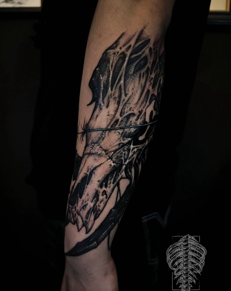 挣脱纹身图片_手臂暗黑纹身图案