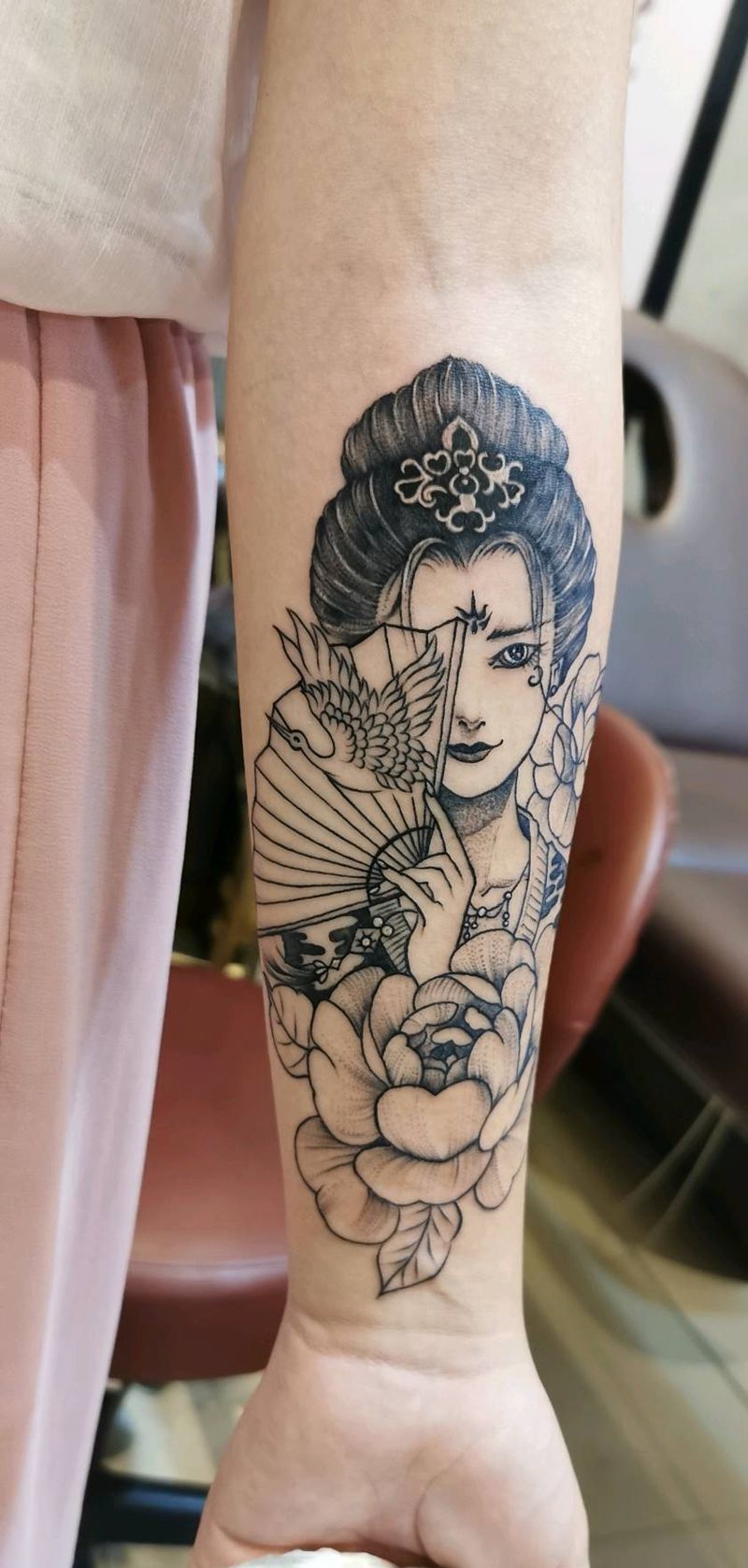 艺妓纹身图片_手臂新传统点刺纹身图案