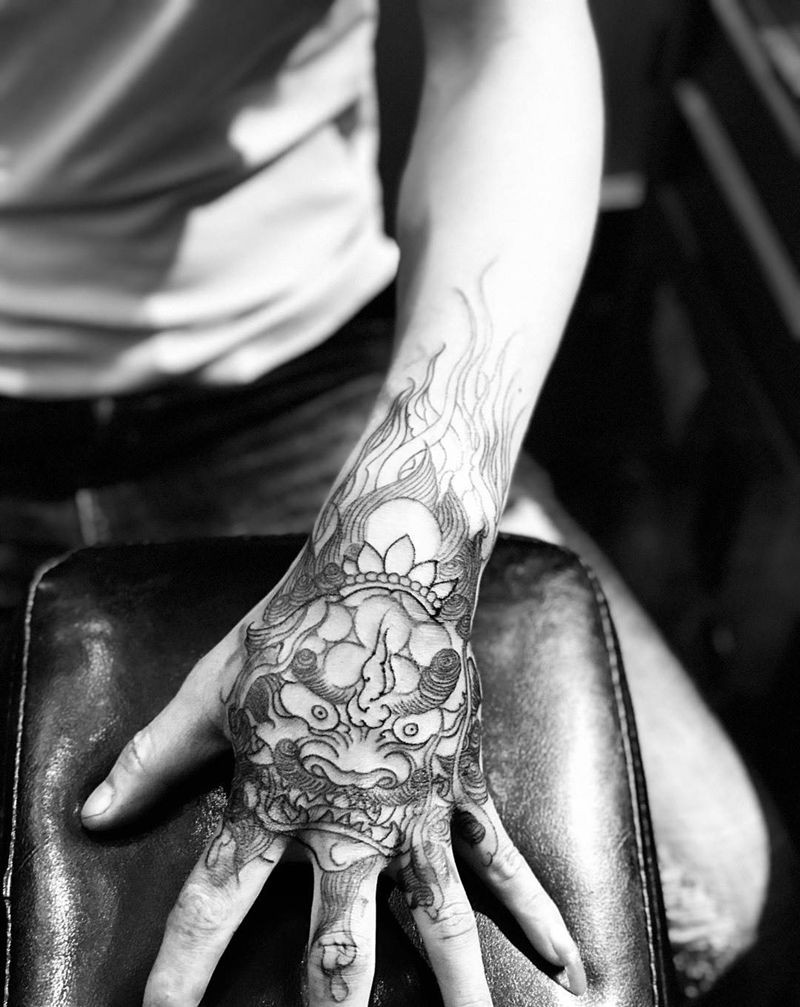 2018.3.11.手背唐狮子（遮盖） 未完成…纹身图片