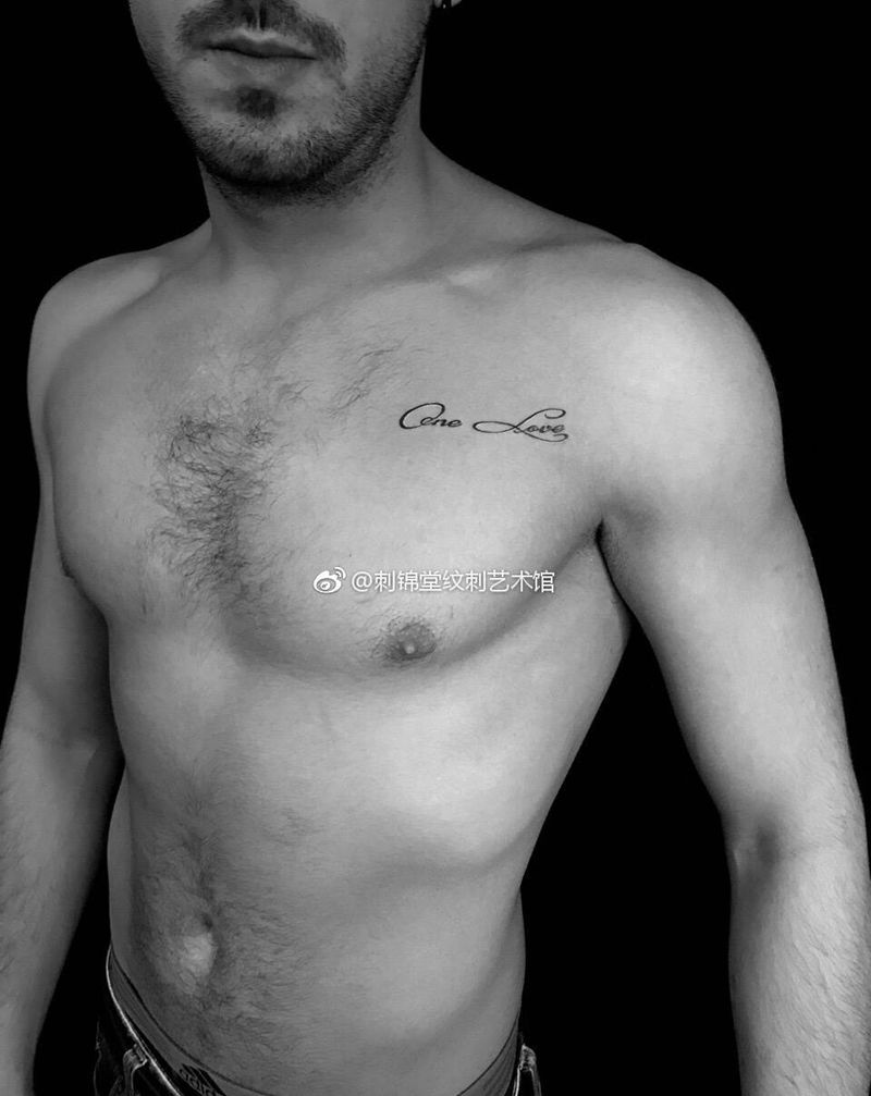 今日作品更新 ：一生所爱 英文字母一枚 #秀锁骨纹身#纹身图片