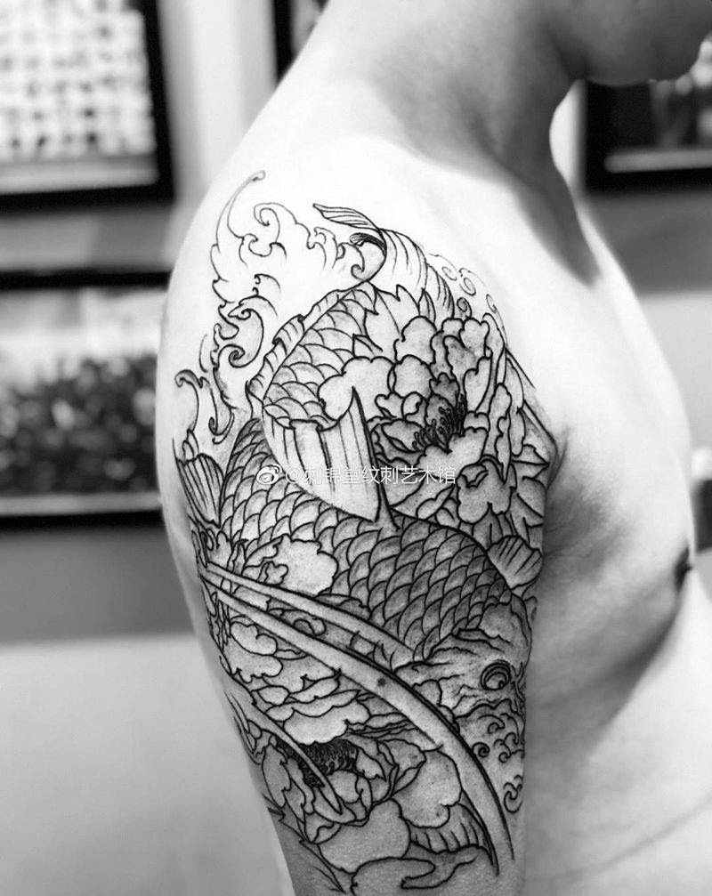 今日作品更新 大臂鲤鱼线条（未完成）…#武汉纹身#纹身图片