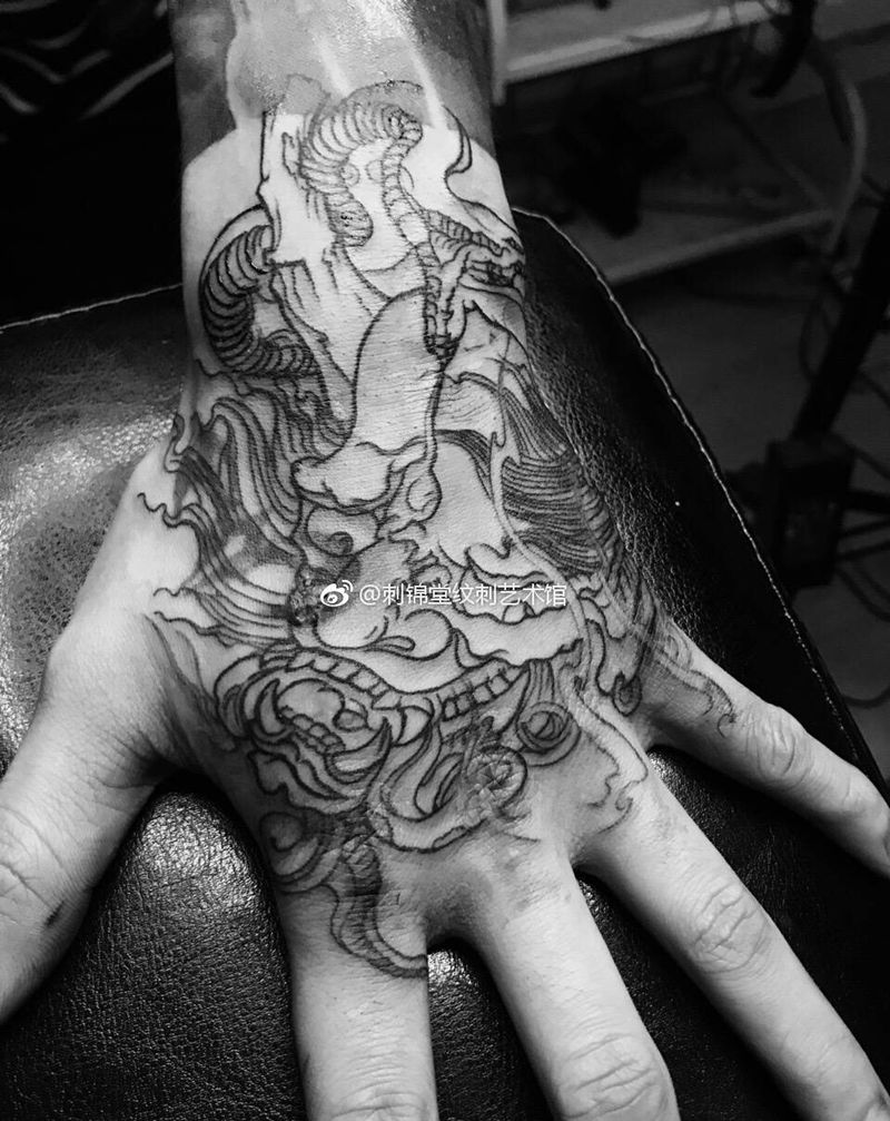 今日作品更新：（遮盖）般若线条#纹身参考#纹身图片