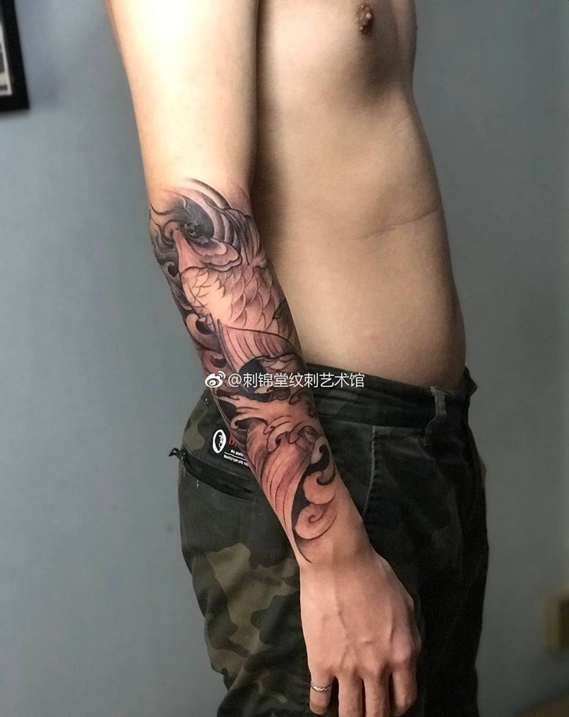 小臂鲤鱼 黑灰完成…#新传统纹身# #武汉纹身#纹身图片