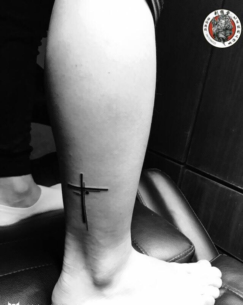 刺锦堂纹身#今日作品更新#线条十字架纹身图片