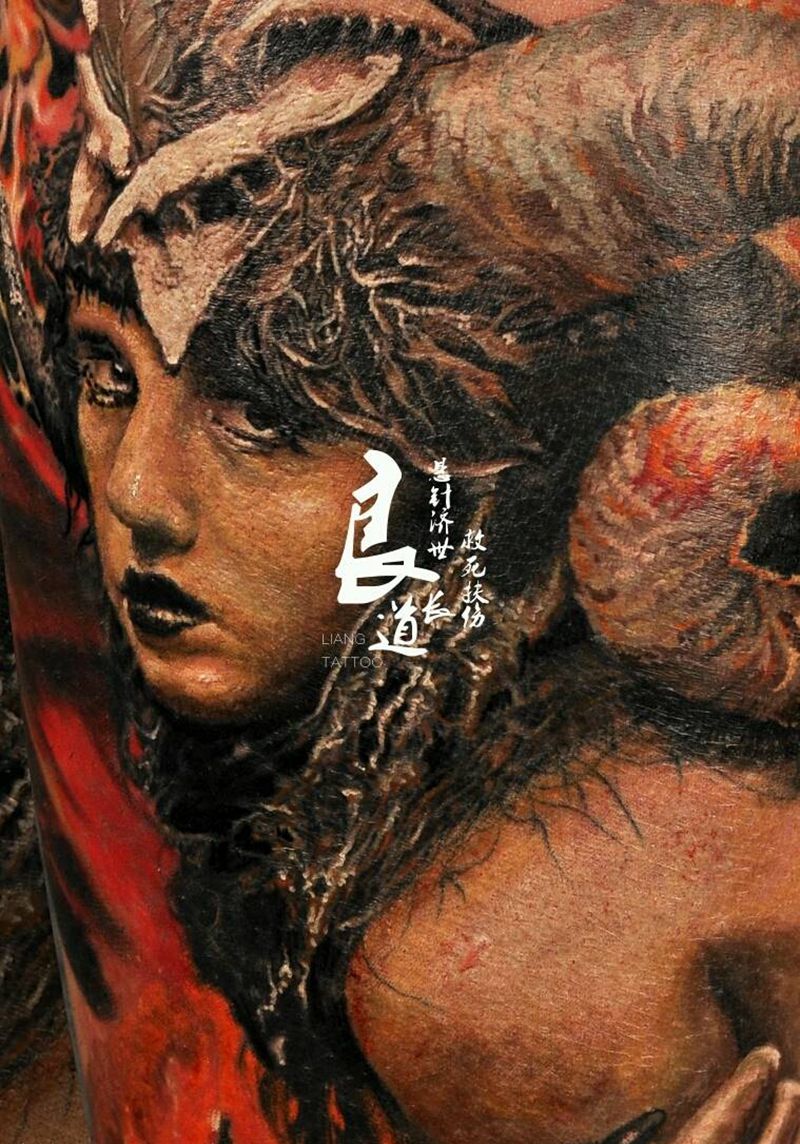 小腿 兽女纹身图片_腿部欧美写实彩色写实纹身图案