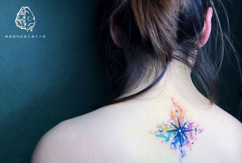 水彩指南针纹身图片