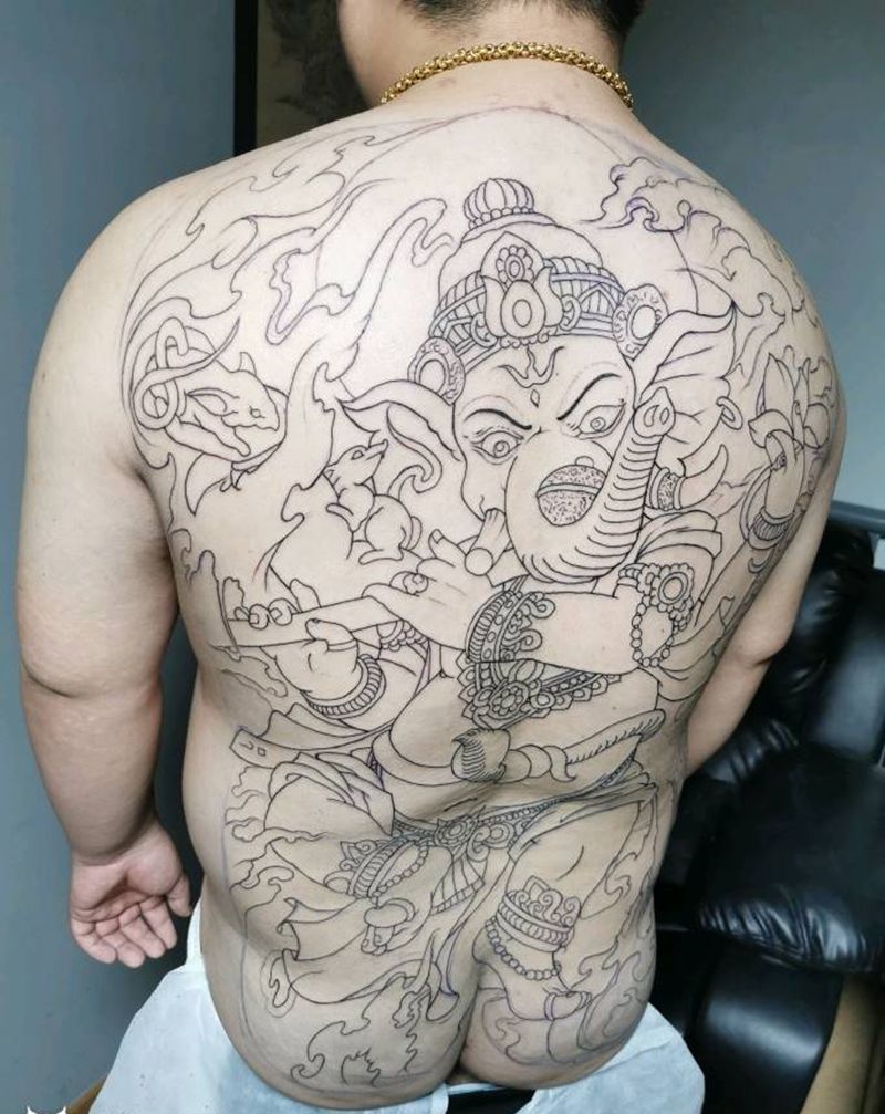 满背象神线条纹身图片_背部新传统纹身图案