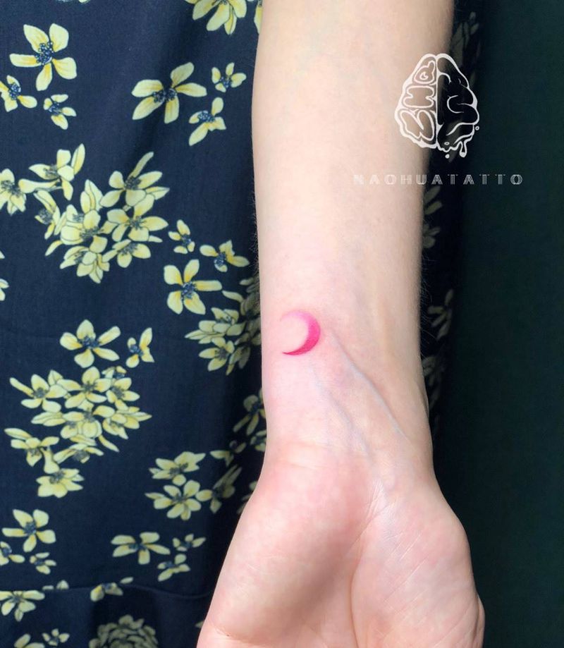 渐变月亮纹身图片