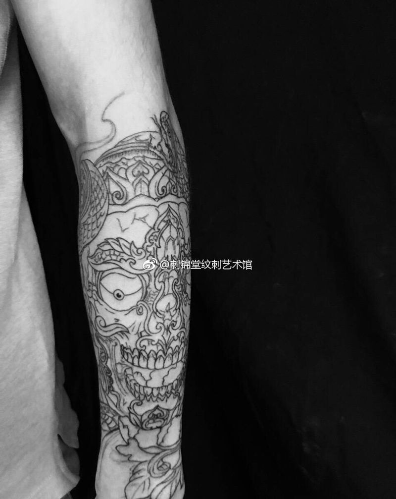 今日作品：小臂嘎巴拉 线条完成#武汉·武汉刺锦堂纹身工作室[地点]#纹身图片