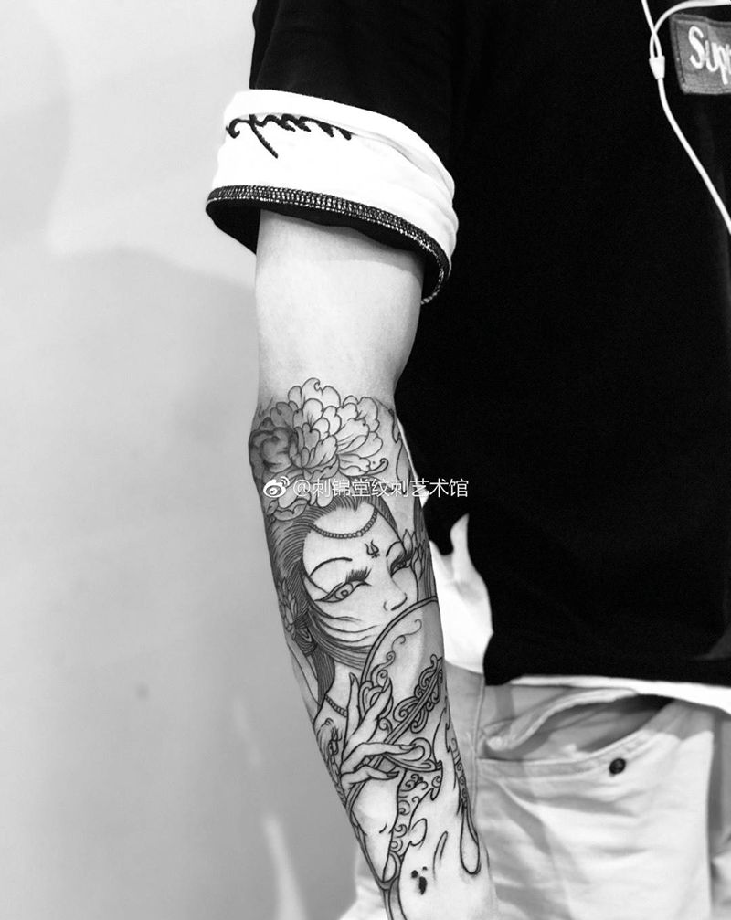 今日艺妓包小臂 强迫症上线凑图  未完待续～纹身图片