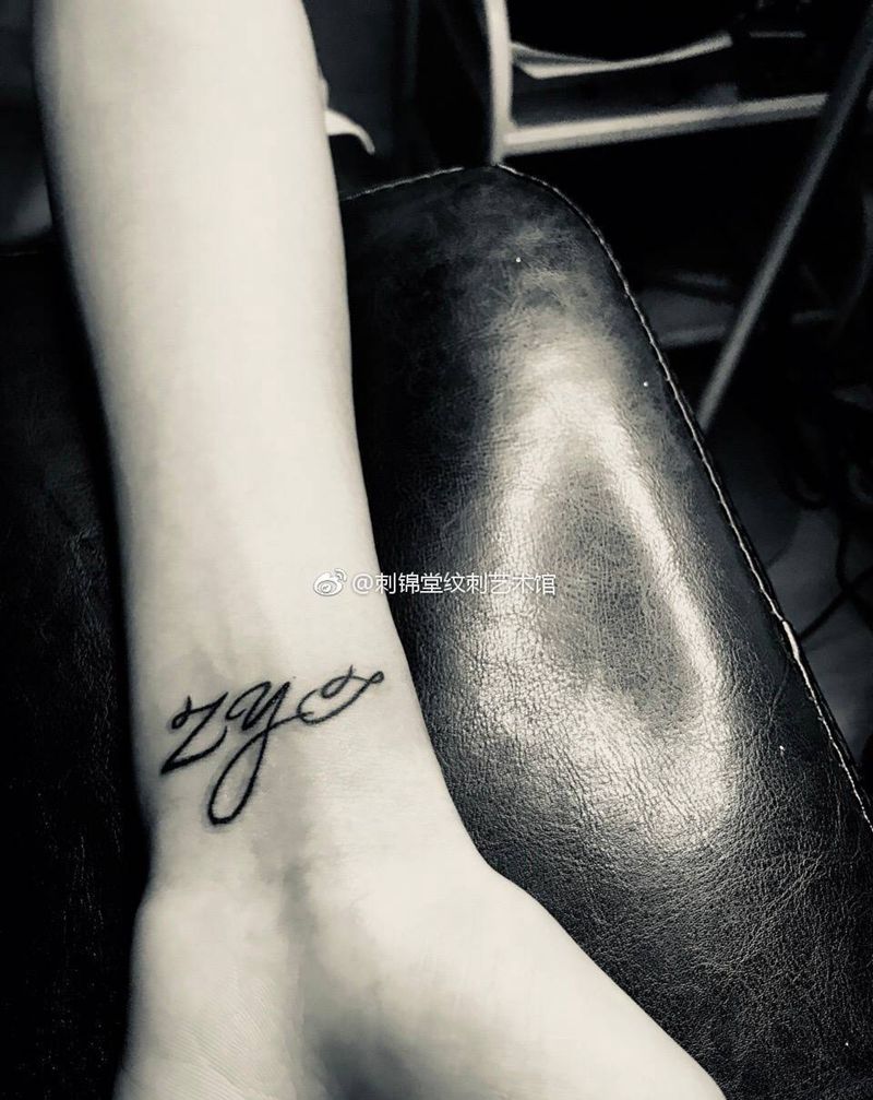 今天 小清新字母一枚#纹身参考#纹身图片