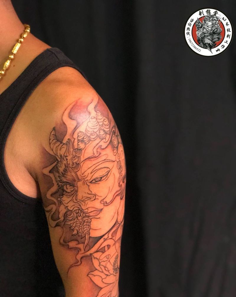 武汉纹身#刺锦堂纹身#今日作品更新# 一念 背景雾 完成纹身图片