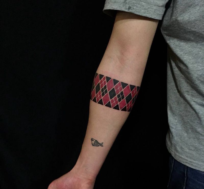 红黑格纹身图片