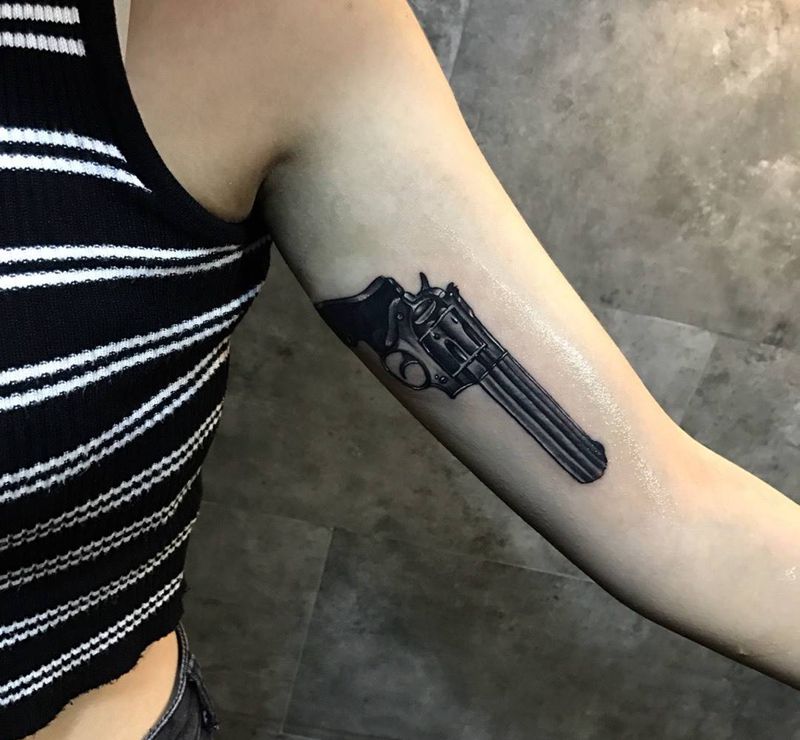 枪纹身图片
