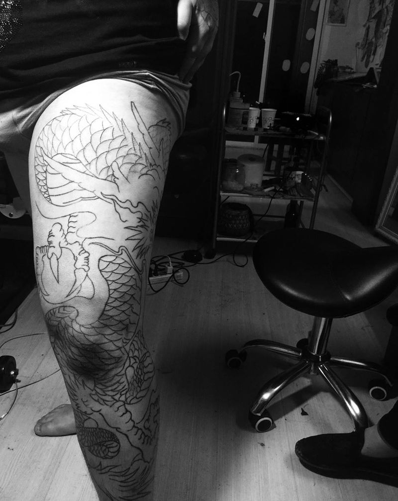 盘腿龙 主图线条基本完成纹身图片
