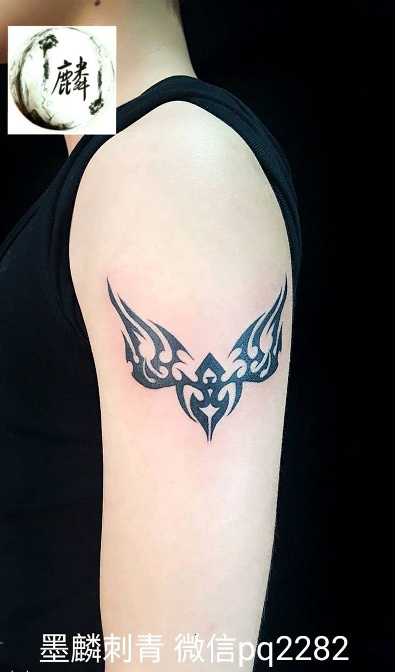 大臂图腾纹身图片