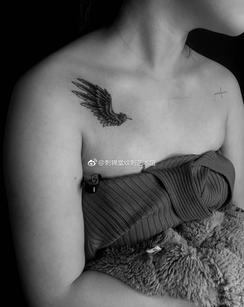 今日作品更新：象征爱情的天使翅膀纹身图#纹身参考# #秀锁骨纹身#纹身图片