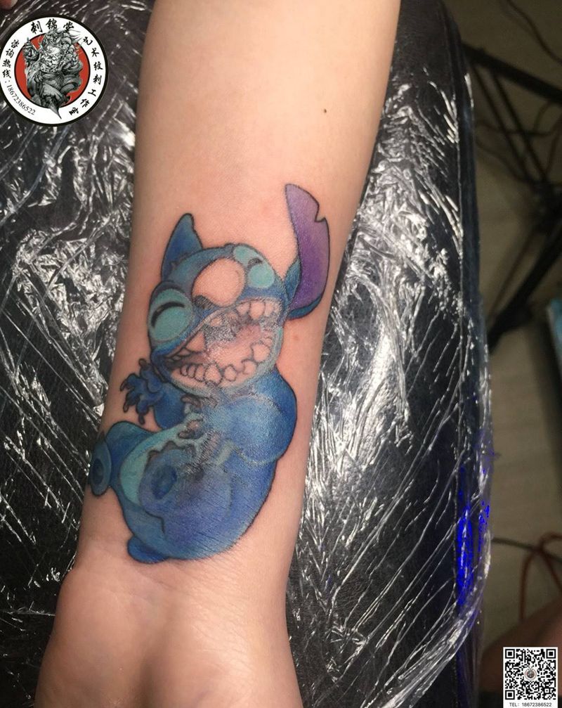 美女坚持下次再扎 没办法 （未完成）纹身图片