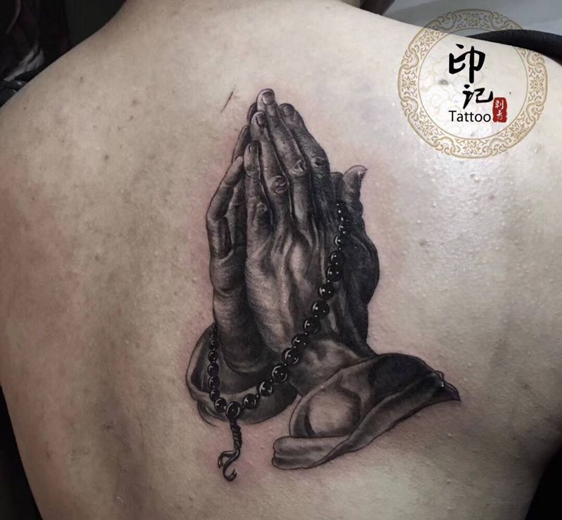 祈祷之手纹身图片