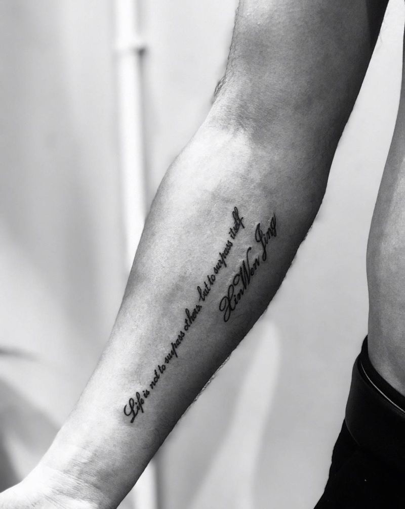 今工 ：帅哥一口气整俩纹身图片