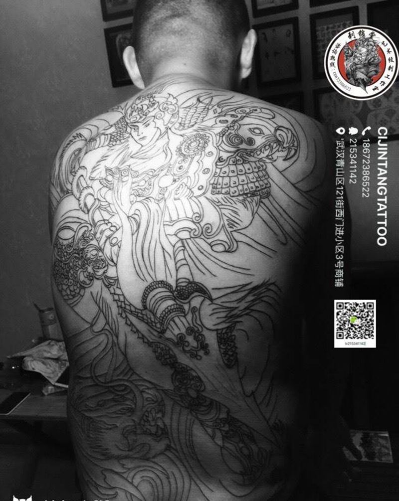 满背战神 线条完成纹身图片