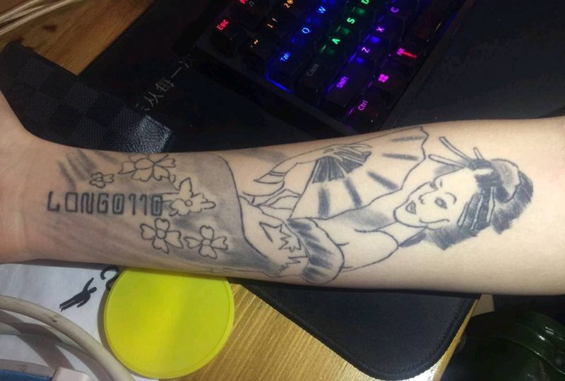 鲤鱼遮盖后期上彩色纹身图片